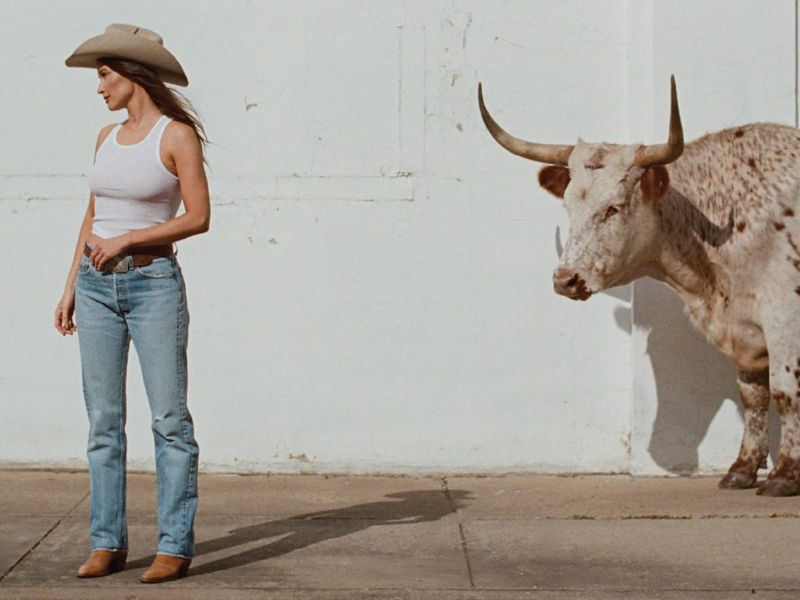 Kacey Musgraves Comes Home to the ‘Middle of Nowhere’